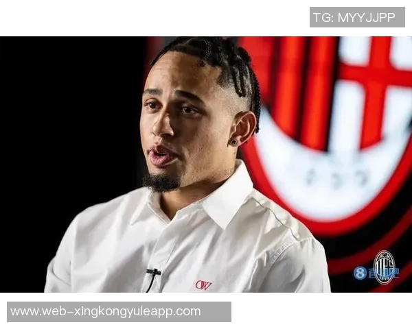 奥卡福进球瞬间意外出现沙滩球引发热刺球迷热议